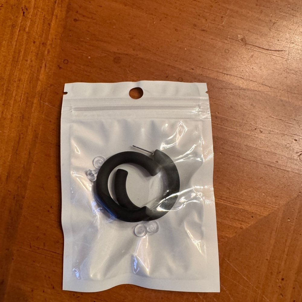 NEW Women Retro Hoop Earrings in Black